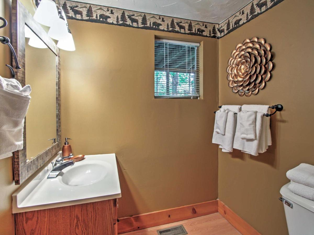 Unique Gatlinburg Cabin Decks, Hot Tub, Fire Pit Exterior foto